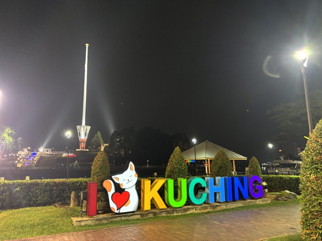 Cat statue on the I Love Kuching monument